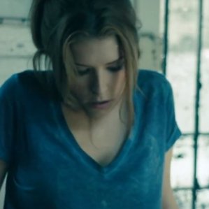 Anna Kendrick "Cu... Anna Kendrick Cups