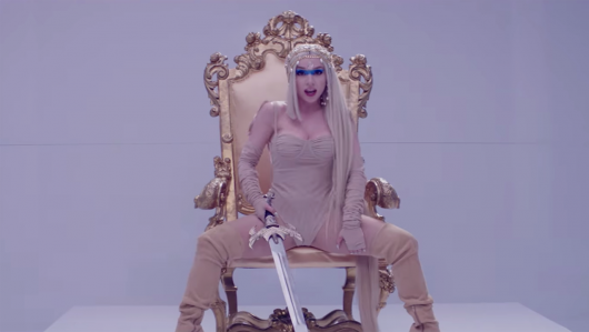 Kings & Queens - Ava Max 